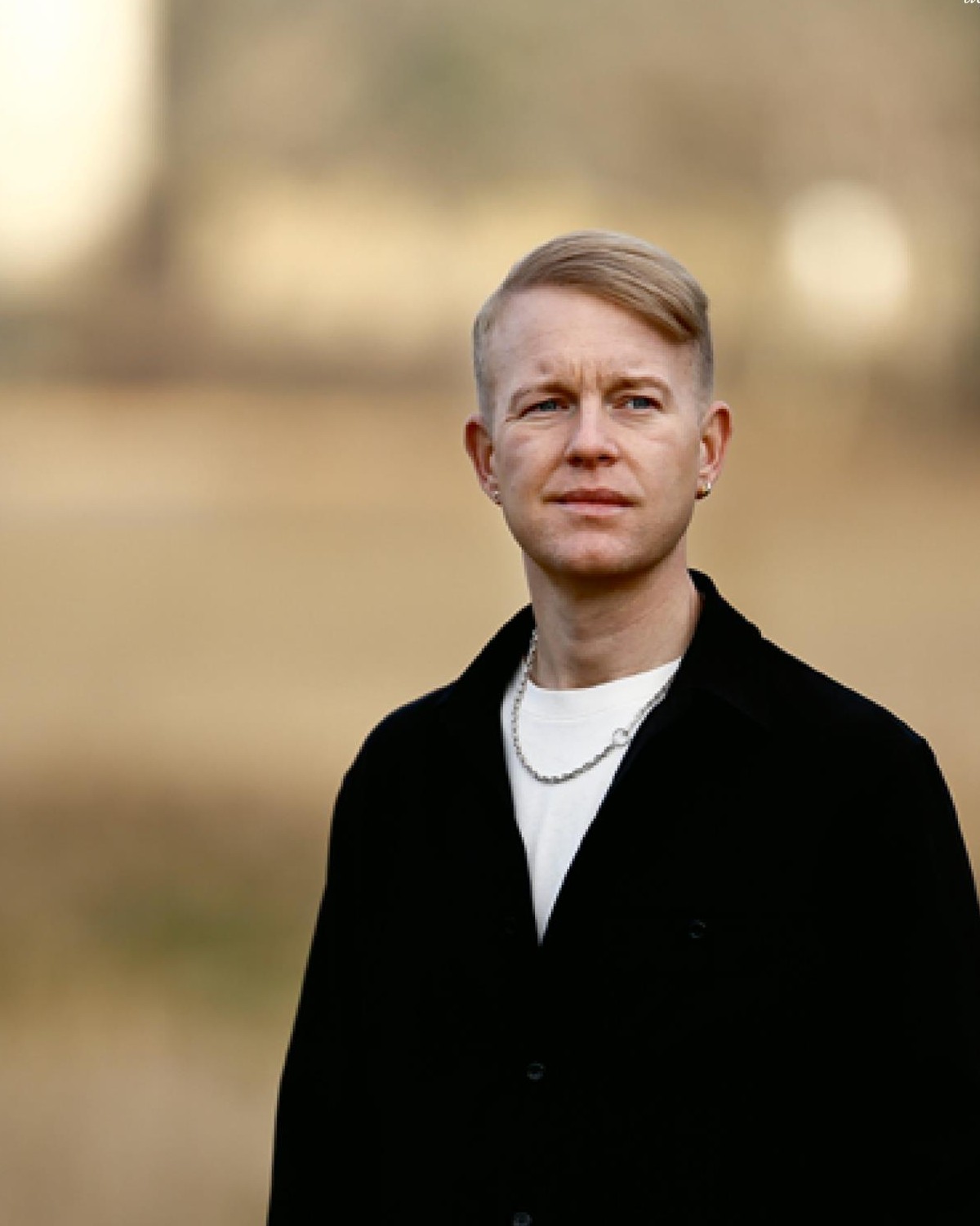 Porträtt av Filip Ummer ur Norrköpings Näringsliv nr 1 2025, foto Peter Holgersson